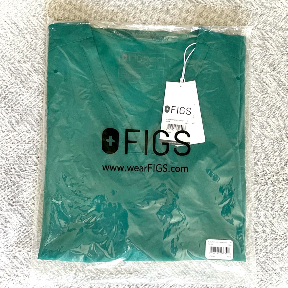 FIGS | NWT Hunter Green Casma Scrub Top S